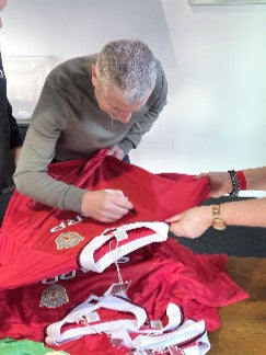 Denis Irwin Signed Manchester United 1999 Champions League Shirt