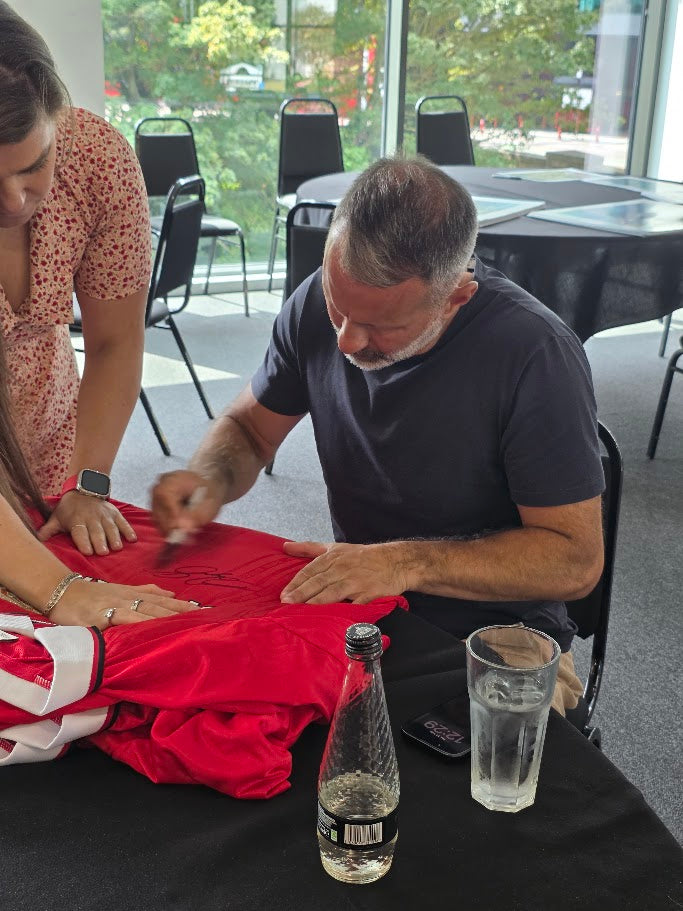 Ryan Giggs Signed 1999 Manchester United Champions League Shirt