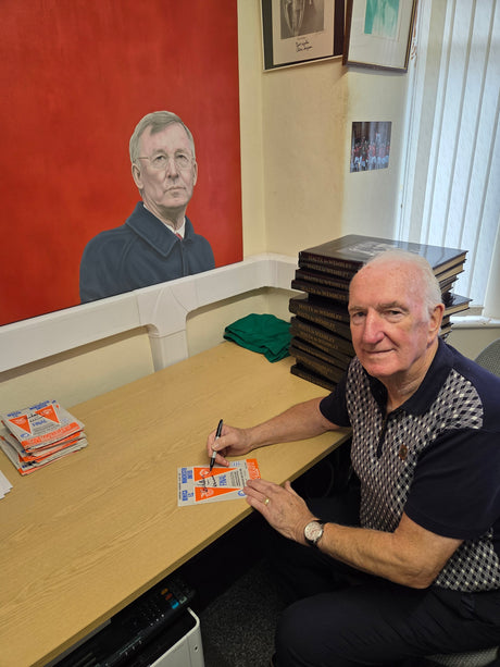 1968 European Cup Final Programme 2X Signed by Alex Stepney and Paddy Crerand (S)