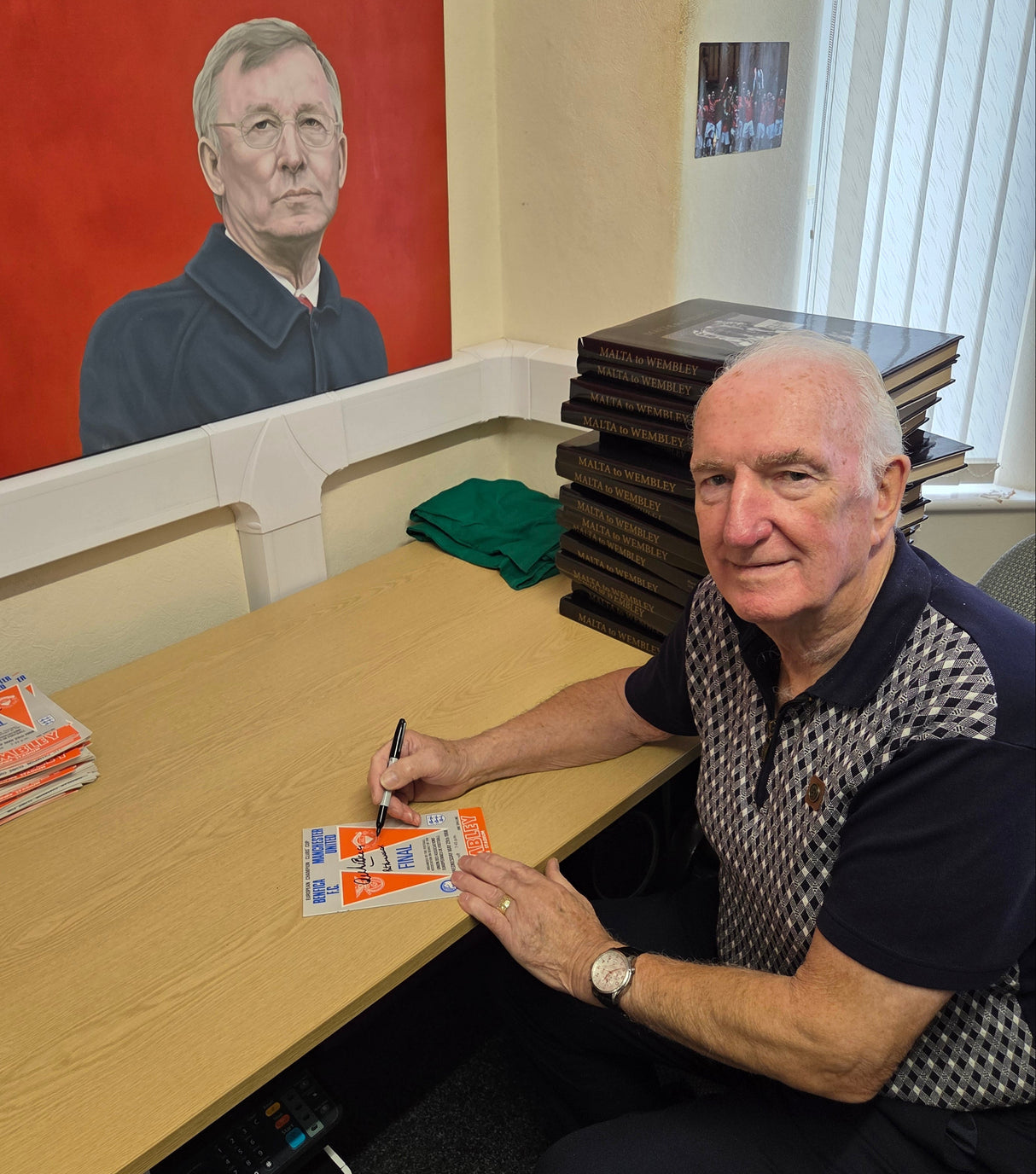 1968 European Cup Final Programme 2X Signed by Alex Stepney and Paddy Crerand (S)