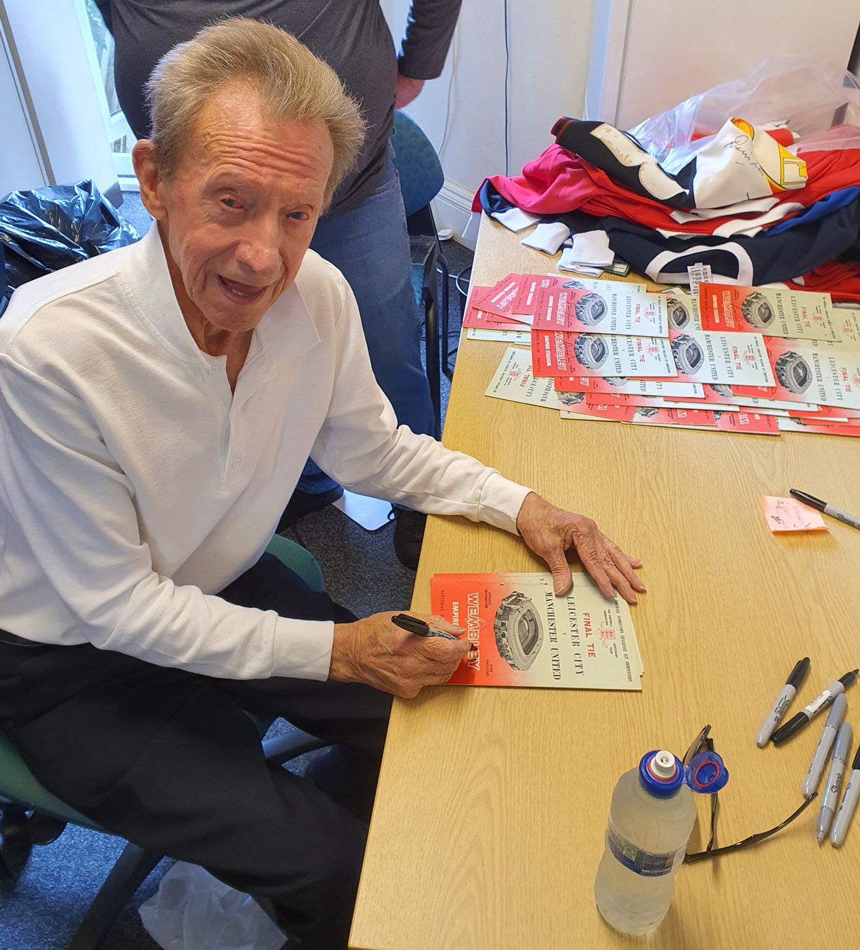 Original 1963 FA Cup Final Programme Signed by Denis Law (S)